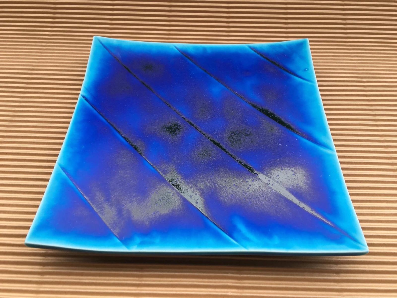 ペルシアン・ブルー板皿7寸角